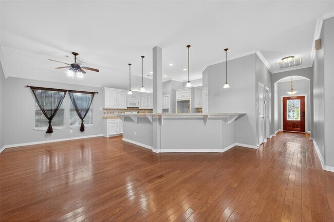 Building Photo - 3702 Sunset Cir