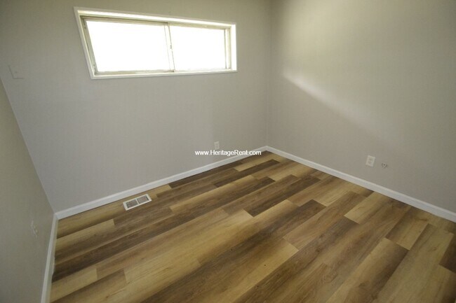 Building Photo - North College Hill 4 Bedroom with Covered Patio