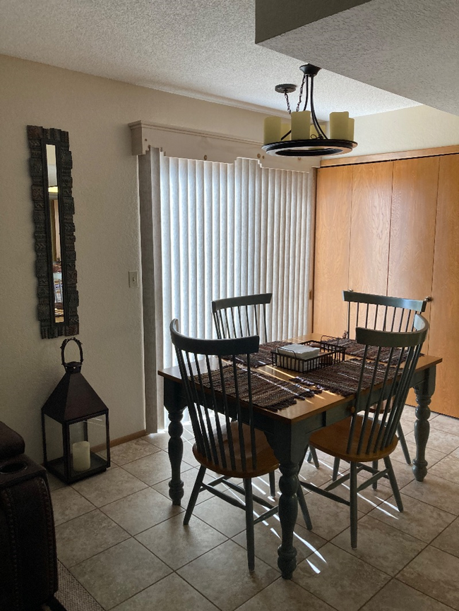 Building Photo - Furnished Short term Condo! Avail April 20...