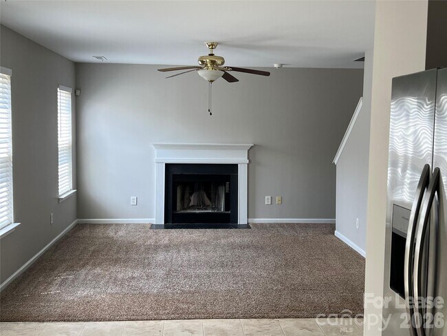 Building Photo - 1111 Delander Ln