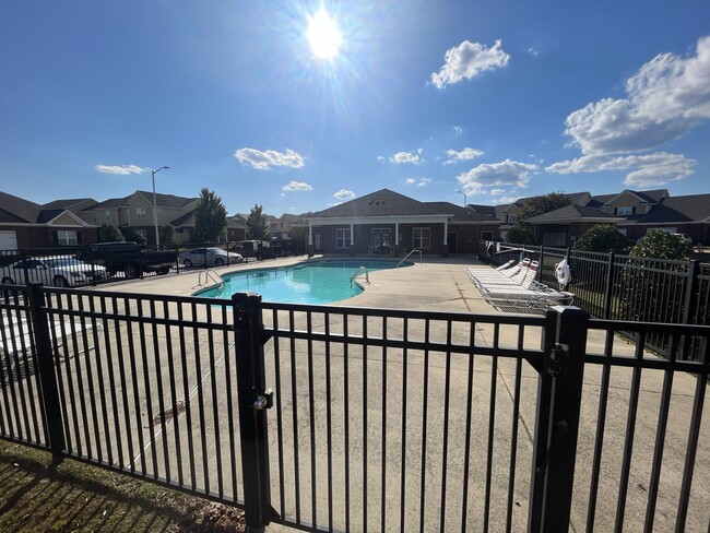 Building Photo - 1133 Braybrooke Pl