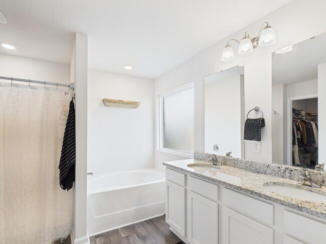 Building Photo - 8775 Clearbrook Dr