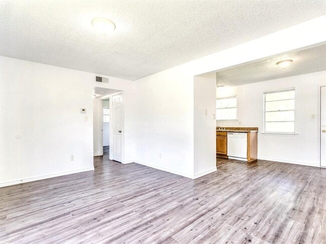 Building Photo - "Charming 2-Bedroom Retreat in San Marcos – Perfect Blend of Comfort & Convenience!"