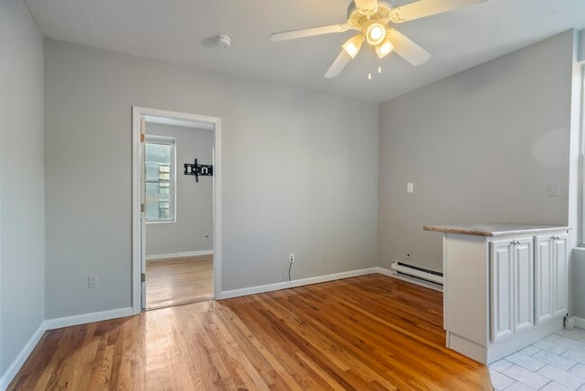 Building Photo - 734 Adams St