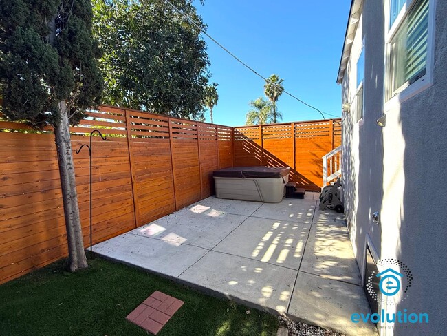 Building Photo - 4064 Laverne Pl