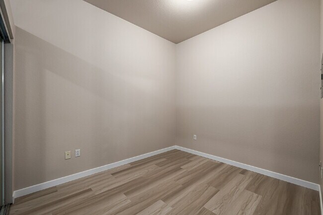 Building Photo - A Great modern 2 Bed / One bath for rent