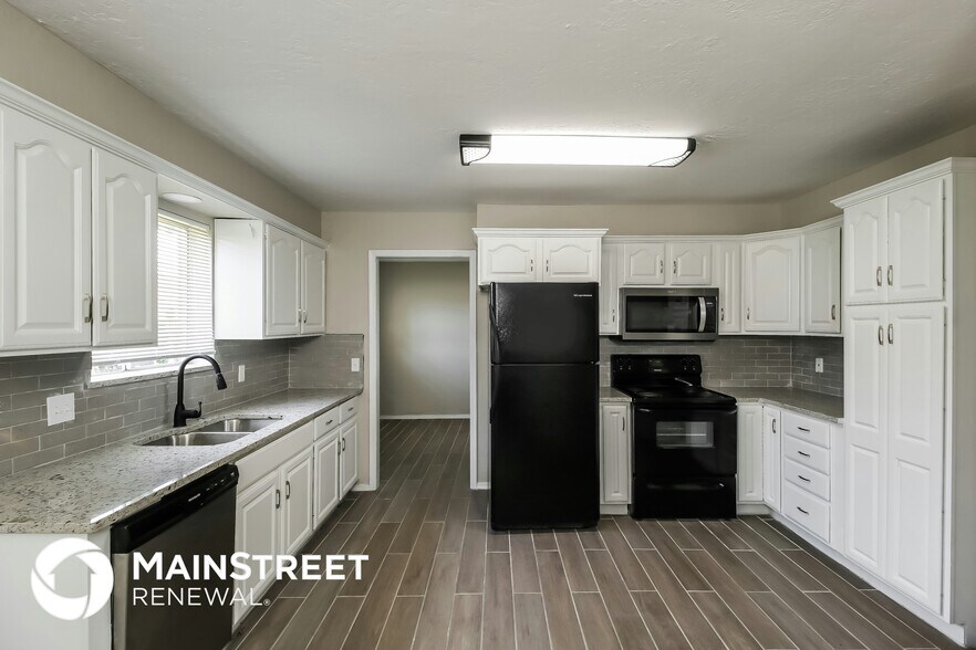 Building Photo - 1921 N Ann Arbor Ave