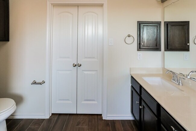 Building Photo - 605 Long Prairie Dr