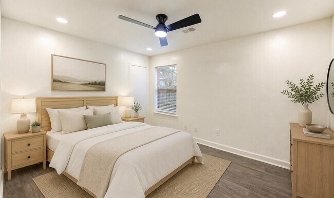 Building Photo - 16830 Scenic Gardens Dr