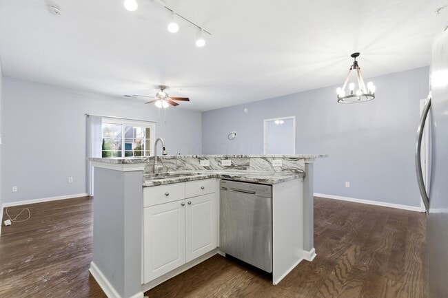 Building Photo - 7728 S Essex Gate Dr