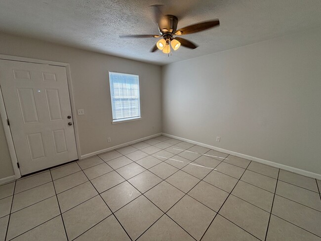 Building Photo - 1100 Frankford Ave