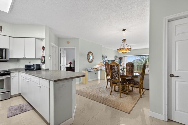 Building Photo - 2105 Lavers Cir