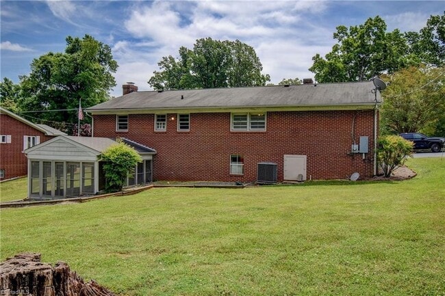 Building Photo - 2012 Richardson Dr