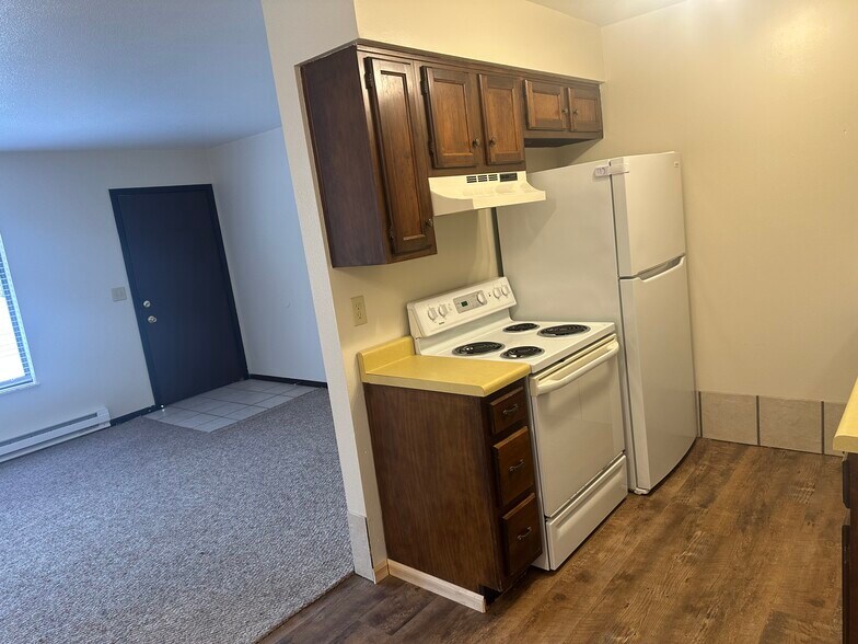 Building Photo - 1033 Lakeshore Dr