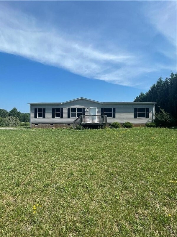 Spacious 3 bedroom 2 bath house for rent i... 5328 Sherrills Ford Rd Catawba NC 28609