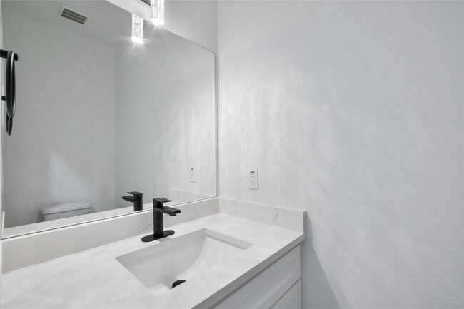 Building Photo - 6623 Cohn St