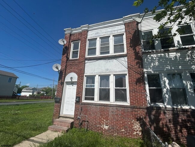 Primary Photo - 719 N Michigan Ave