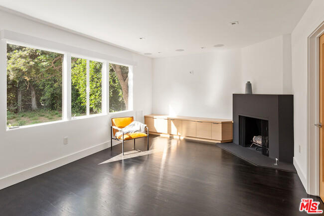 Building Photo - 500 Amalfi Dr