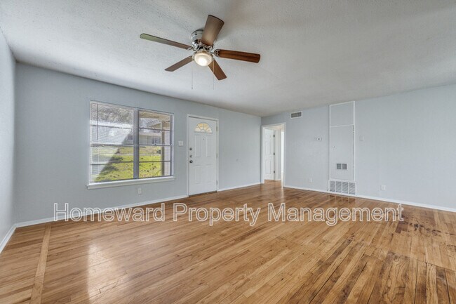 Building Photo - 7 Pershing Dr