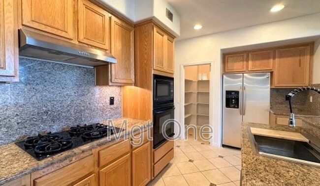 Building Photo - 7 Southern Hills Dr