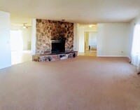 Building Photo - Spacious 4 bedroom home in Yucca Valley