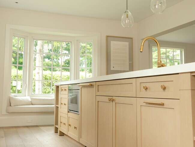 Building Photo - 1017 Tamarind Rd