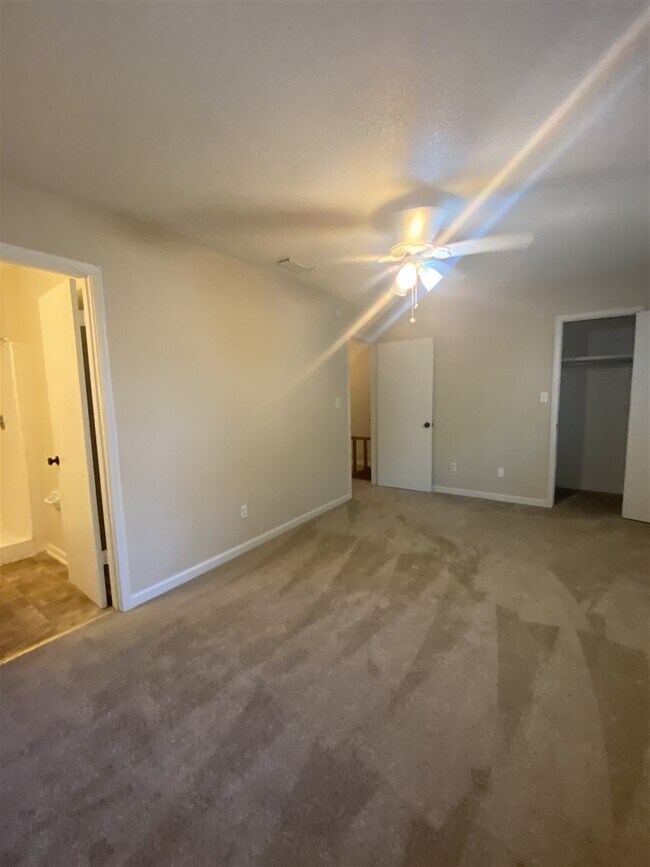 Building Photo - 3701 Donovan Dr