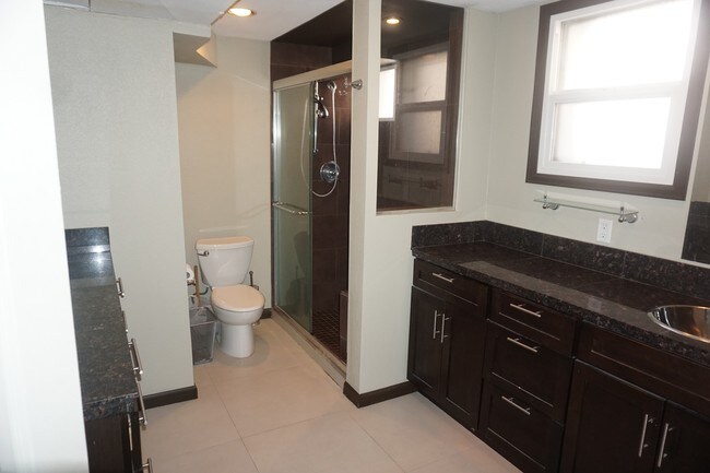 Building Photo - 717 S Emerson St