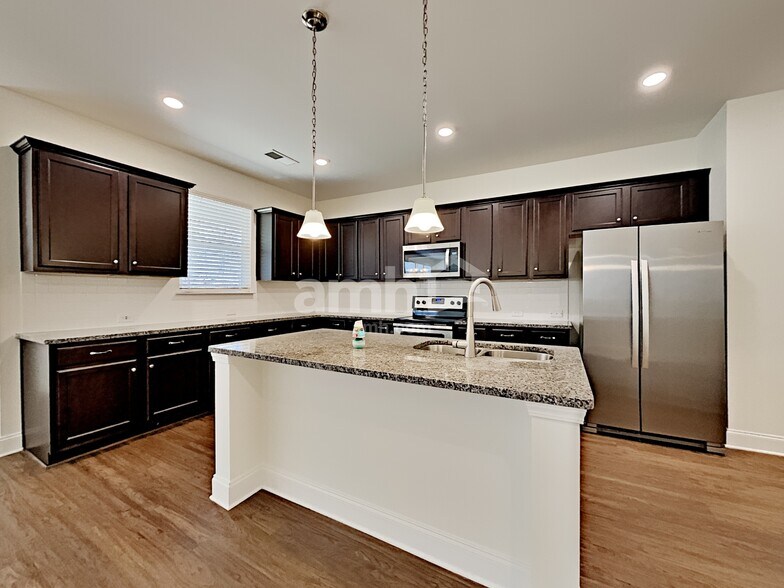 Building Photo - 144 Lindridge Dr