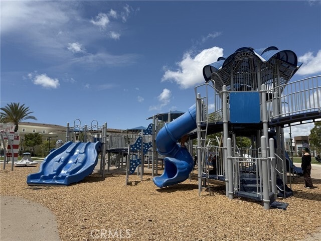 Building Photo - 400 Transport