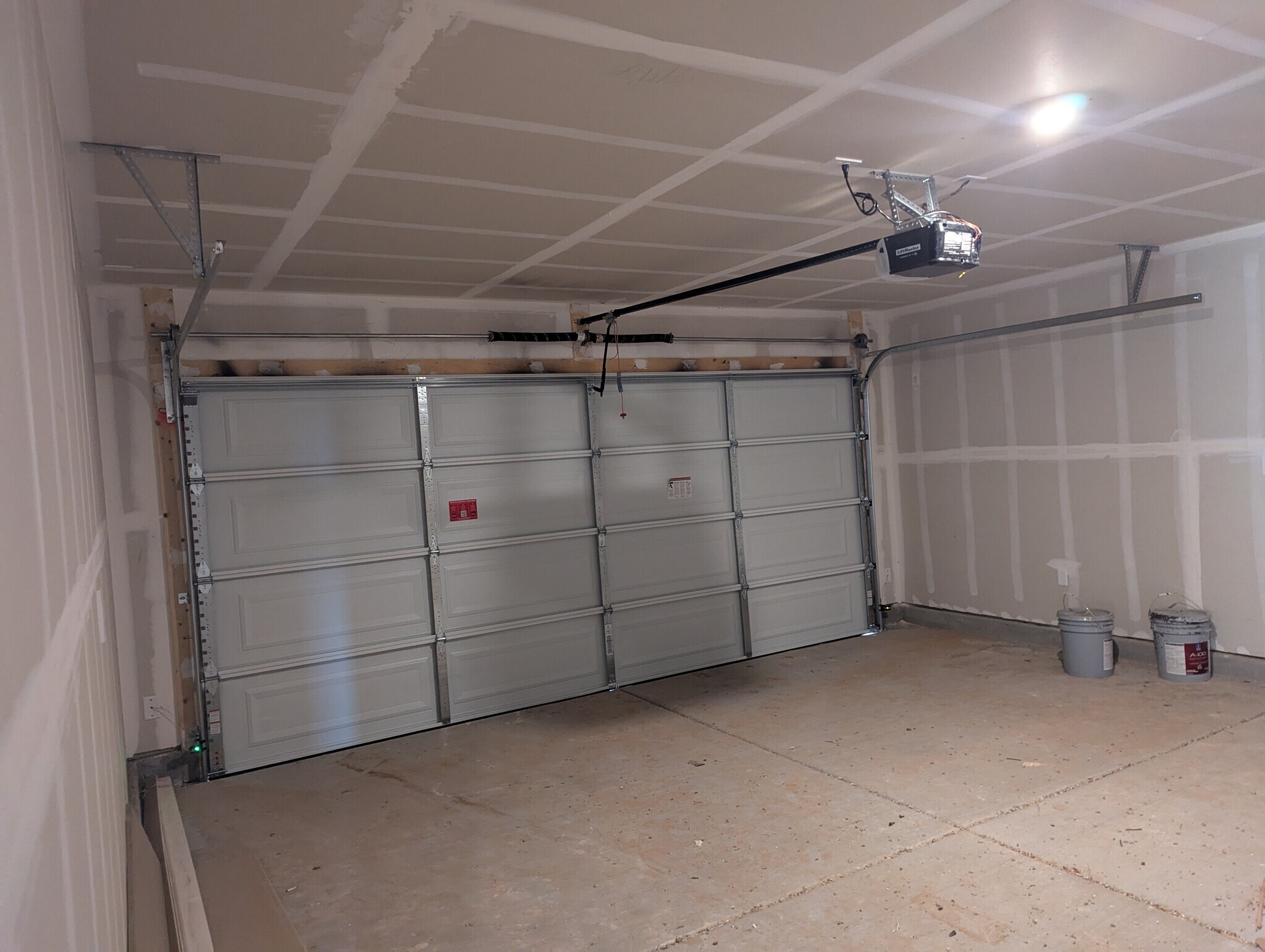 2 car garage - 1361 Kartchner Trail