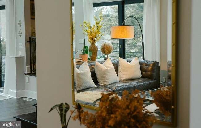 Building Photo - 15841 York Rd