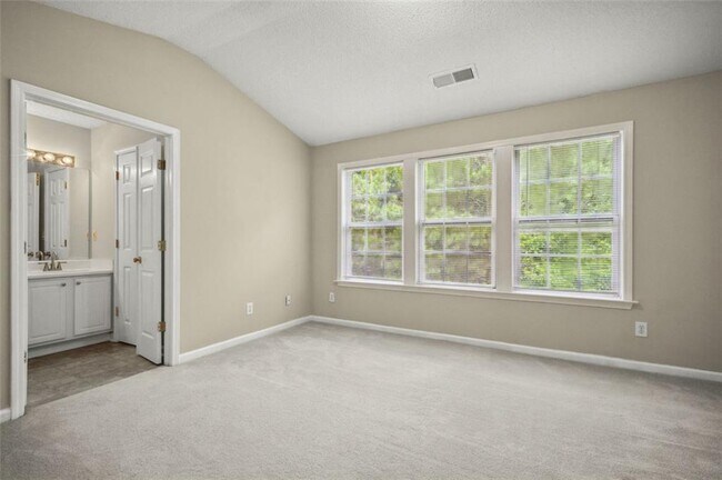 Building Photo - 14 Highoak Dr