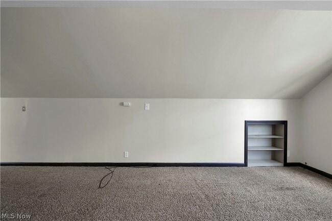 Building Photo - 15705 Maplewood Ave