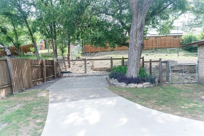 Building Photo - 3101 Matador Dr