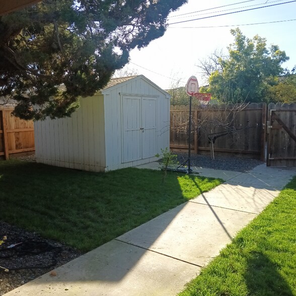 Building Photo - 1825 College Ave