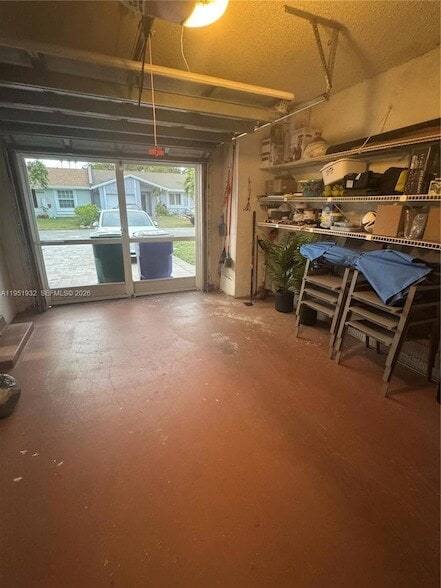 Building Photo - 5482 Lakewood Cir S