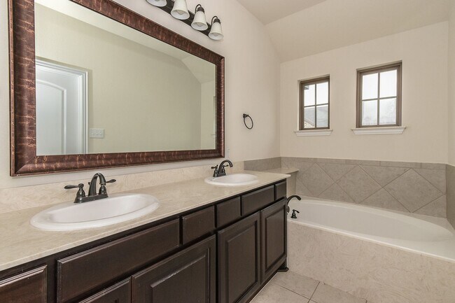 Building Photo - 6819 Jade Dr