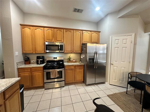 Building Photo - 2450 Streamside Ct