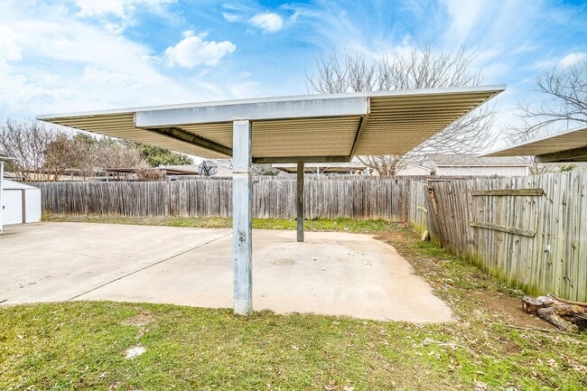 Building Photo - 2521 Indigo Ln