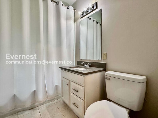 Building Photo - 3 Bed/1 Bath Home with Fenced Yard & Garage / Pet-Friendly / Coming Soon!
