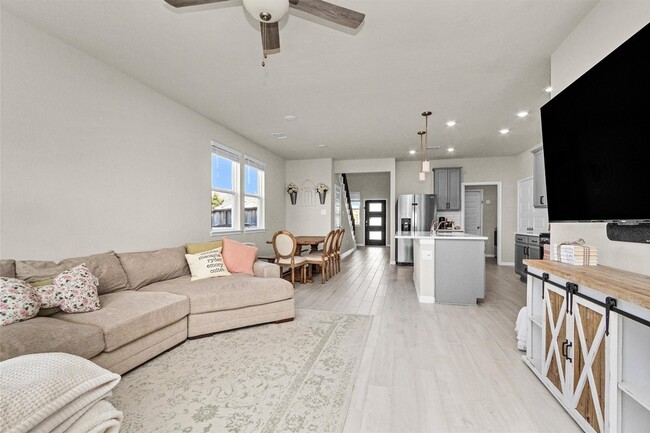 Building Photo - 18503 Sunrise Maple Dr