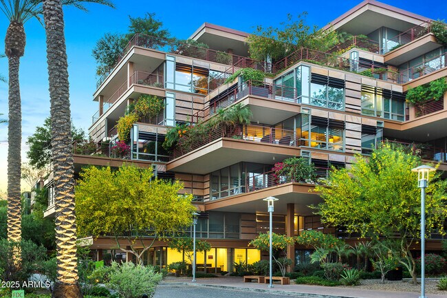 Building Photo - 7137 E Rancho Vista Dr