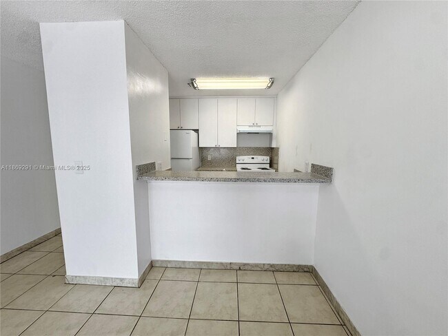Building Photo - 1225 NE 124th St
