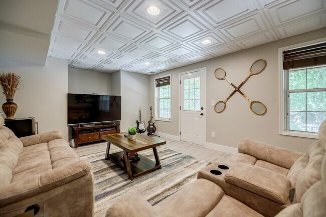 Building Photo - 2105 Brookridge Ter