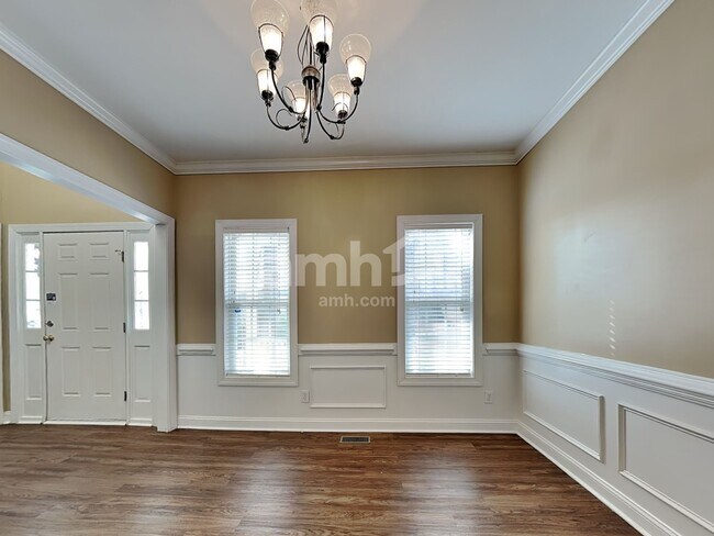 Building Photo - 347 Mockingbird Ln