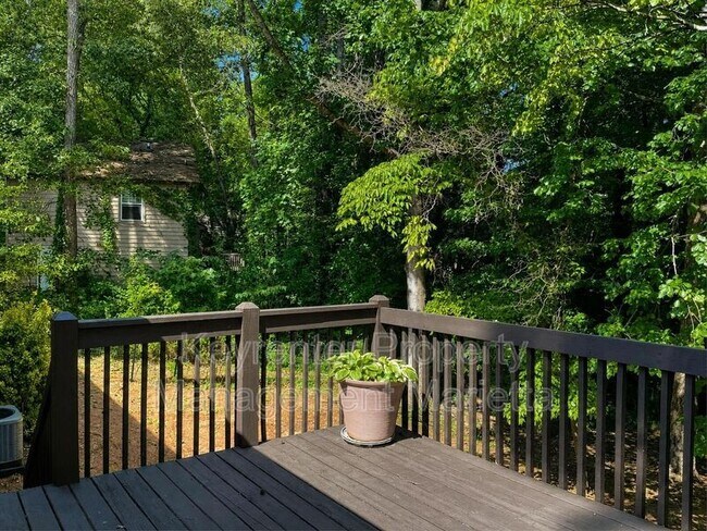 Building Photo - 5088 Ravenwood Dr NE