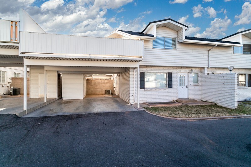 Building Photo - 781 N Valley View Dr