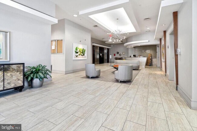 Building Photo - 3600 S Glebe Rd