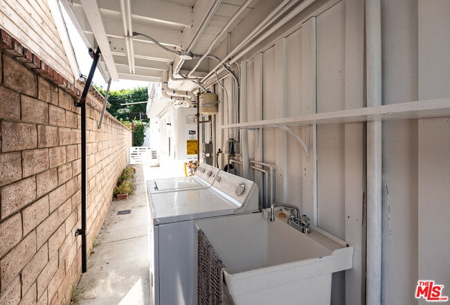 Building Photo - 14842 Morrison St